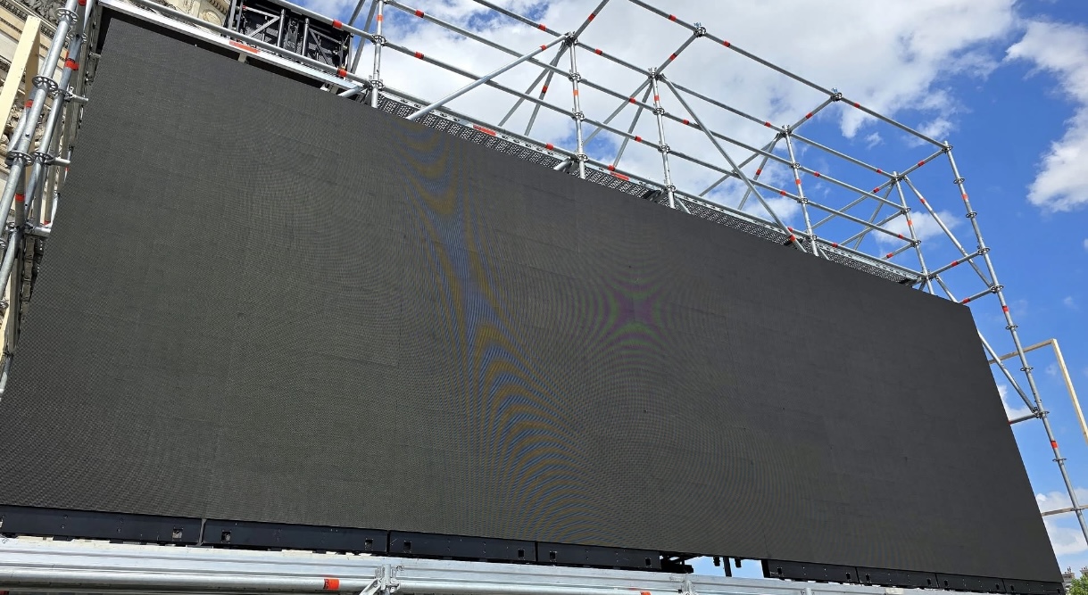 Location mur LED Paris et Île-de-France : livraison et installation sur site